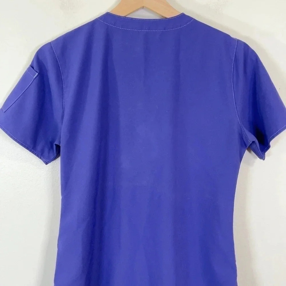 Carhartt Women's Cross-Flex Plus  V-Neck Media Scrub Top - Picture 10 of 12